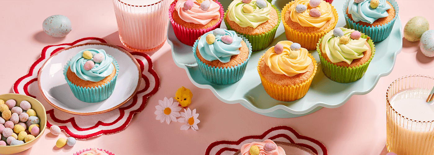 egg hunt cupcakes served in plates in a decorative way